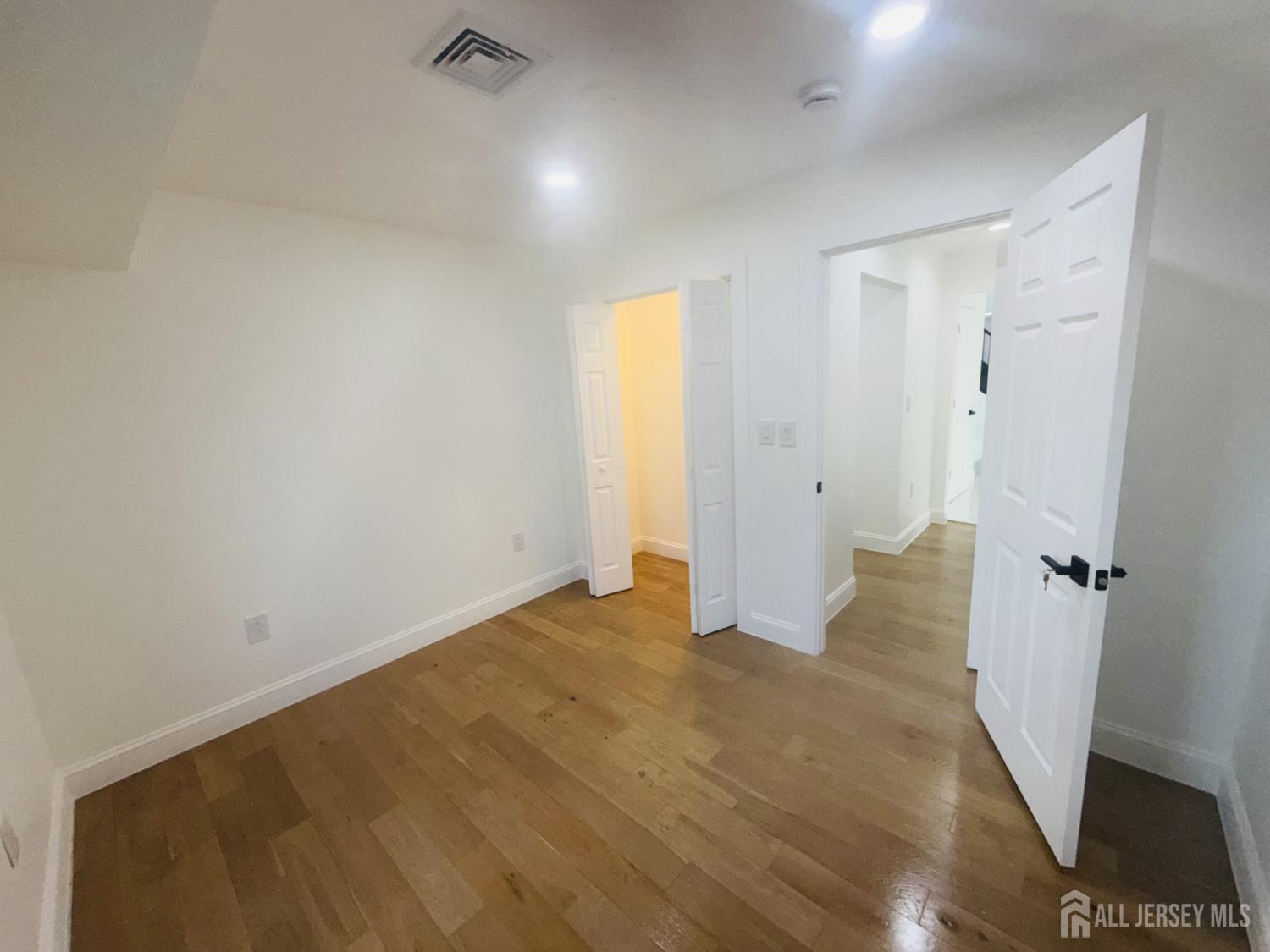 19 Lisa Court Colonia NJ 07067