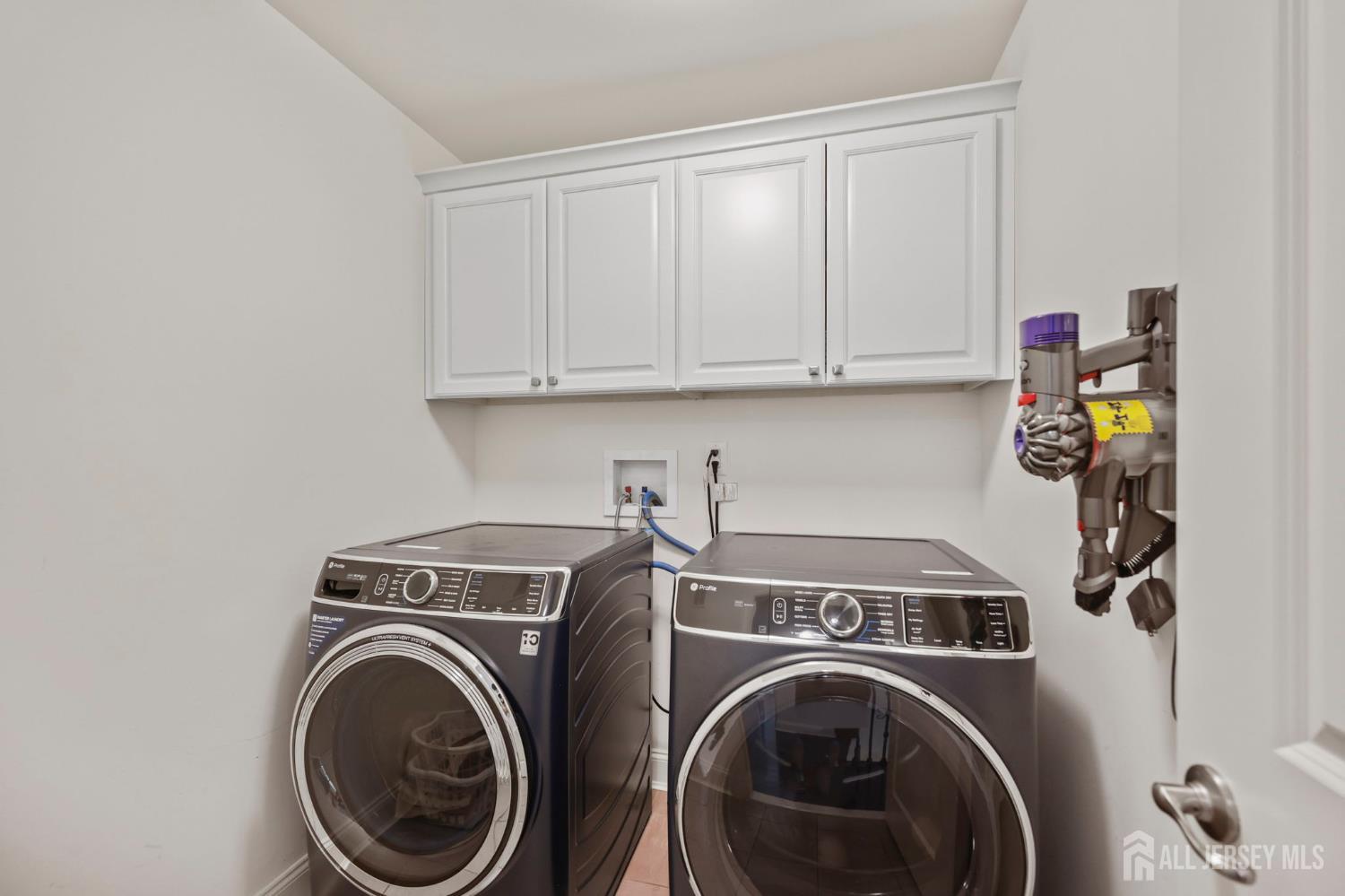 9 Gatarz Court East Brunswick NJ 08816