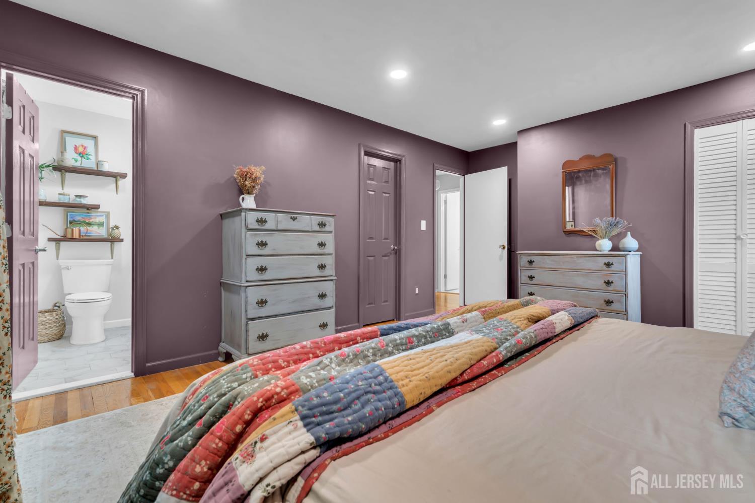52 Eileen Way Edison NJ 08837
