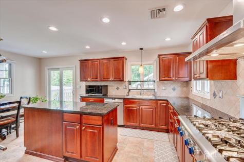 21 Thomas Street Metuchen NJ 08840