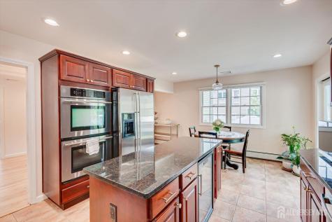 21 Thomas Street Metuchen NJ 08840