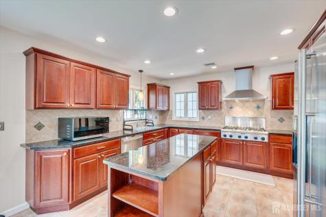 21 Thomas Street Metuchen NJ 08840