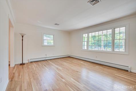 21 Thomas Street Metuchen NJ 08840