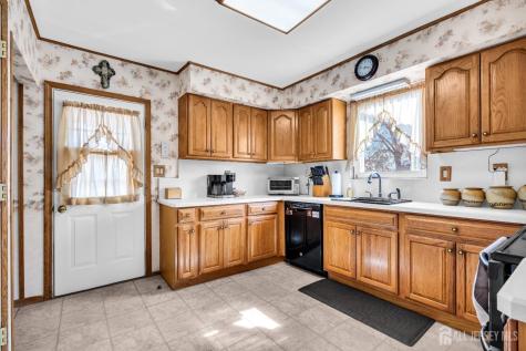 21 Luke Street Sayreville NJ 08879