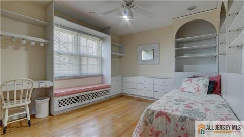 8 Valley Forge Drive East Brunswick NJ 08816