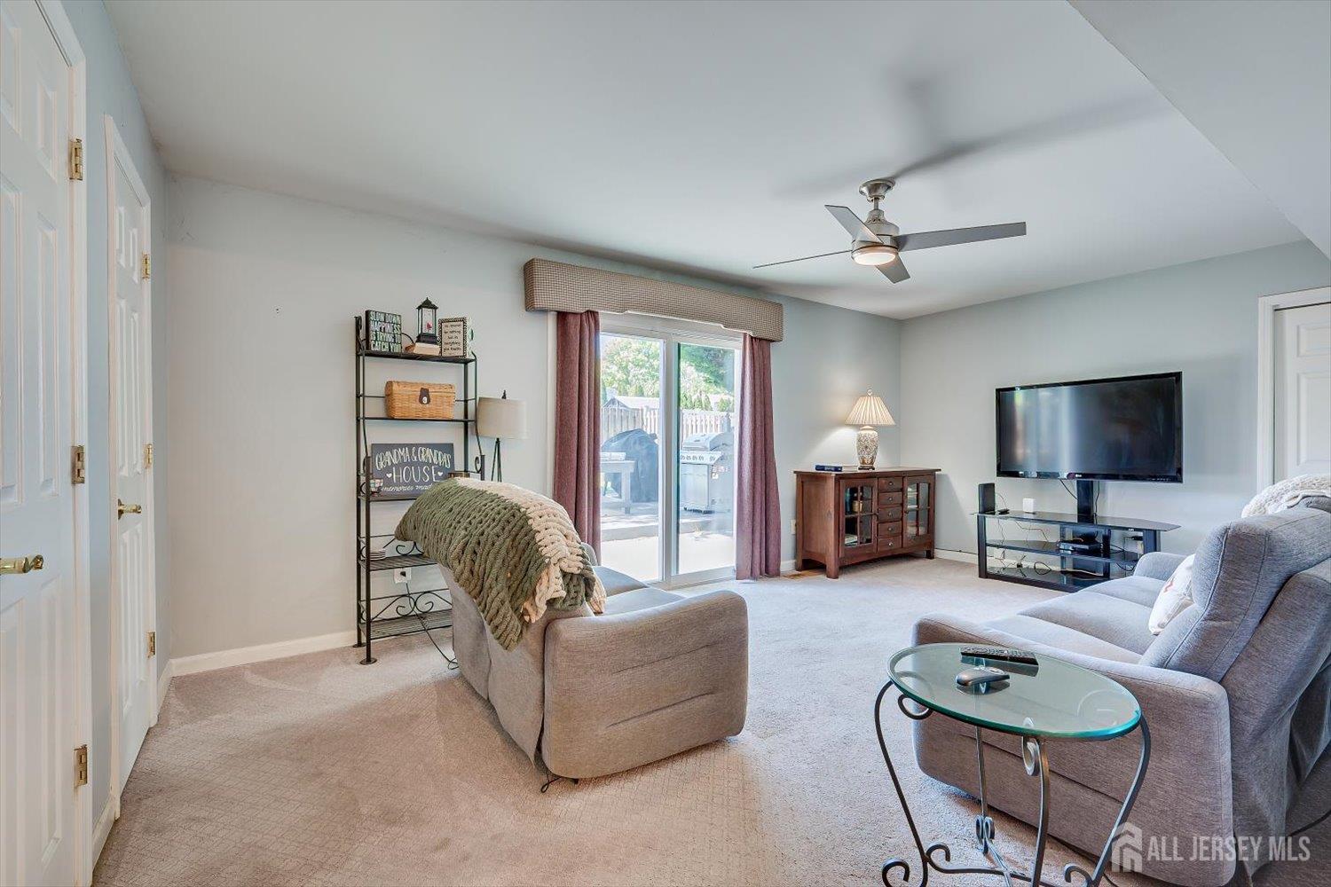 27 Eileen Way Edison NJ 08837