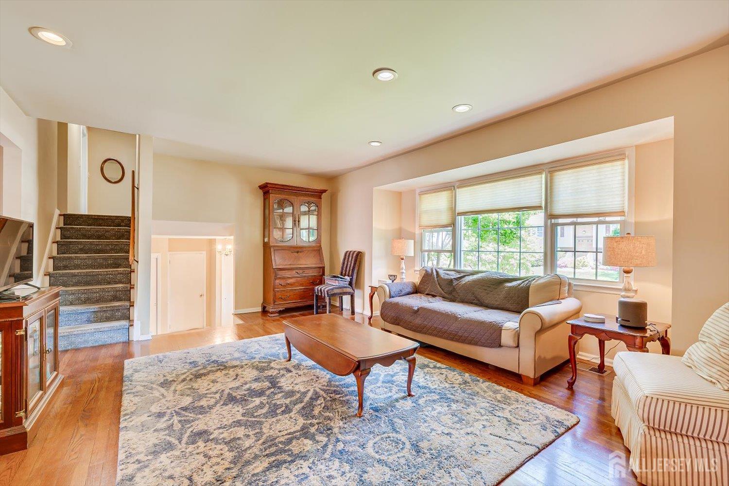 27 Eileen Way Edison NJ 08837