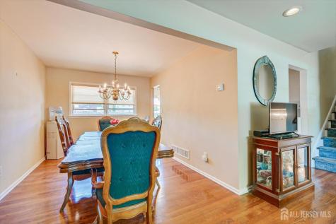 27 Eileen Way Edison NJ 08837
