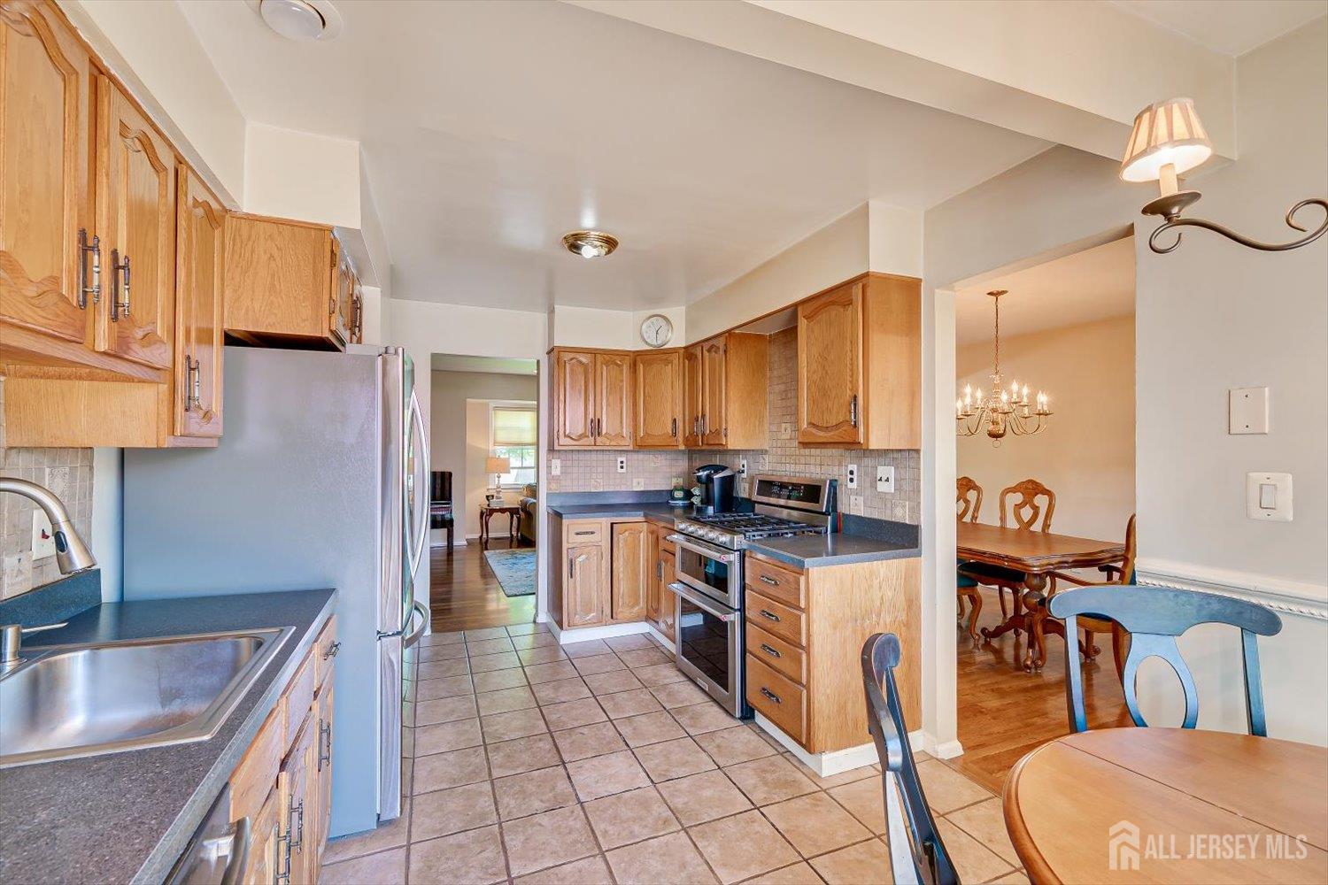 27 Eileen Way Edison NJ 08837