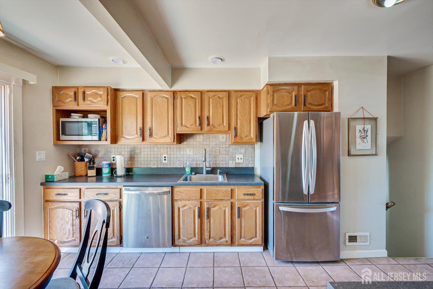 27 Eileen Way Edison NJ 08837
