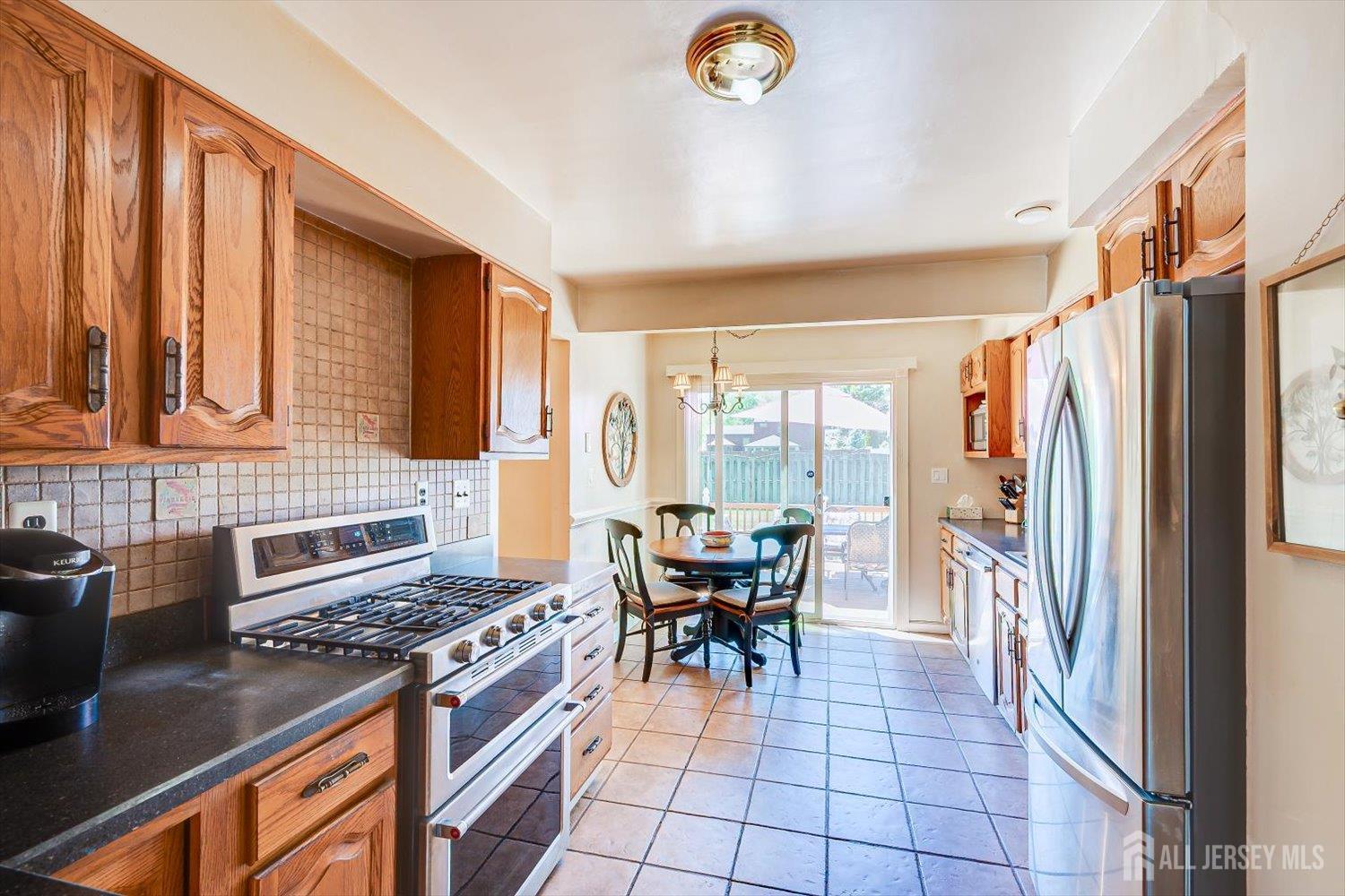 27 Eileen Way Edison NJ 08837
