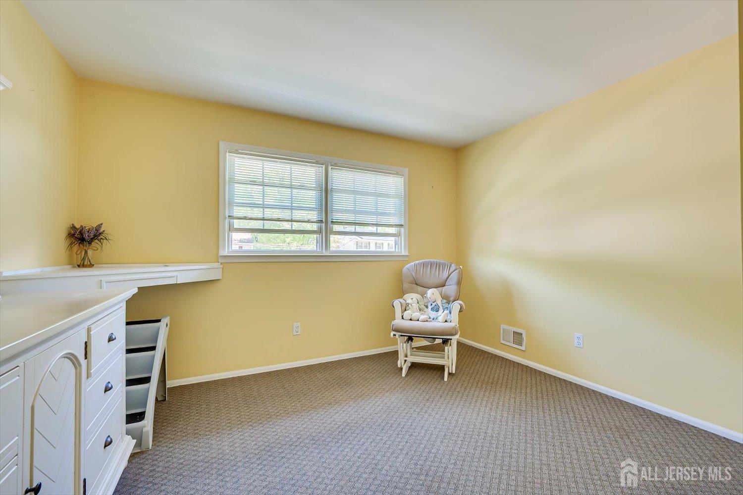 27 Eileen Way Edison NJ 08837