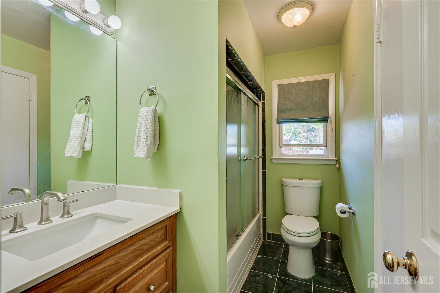 27 Eileen Way Edison NJ 08837