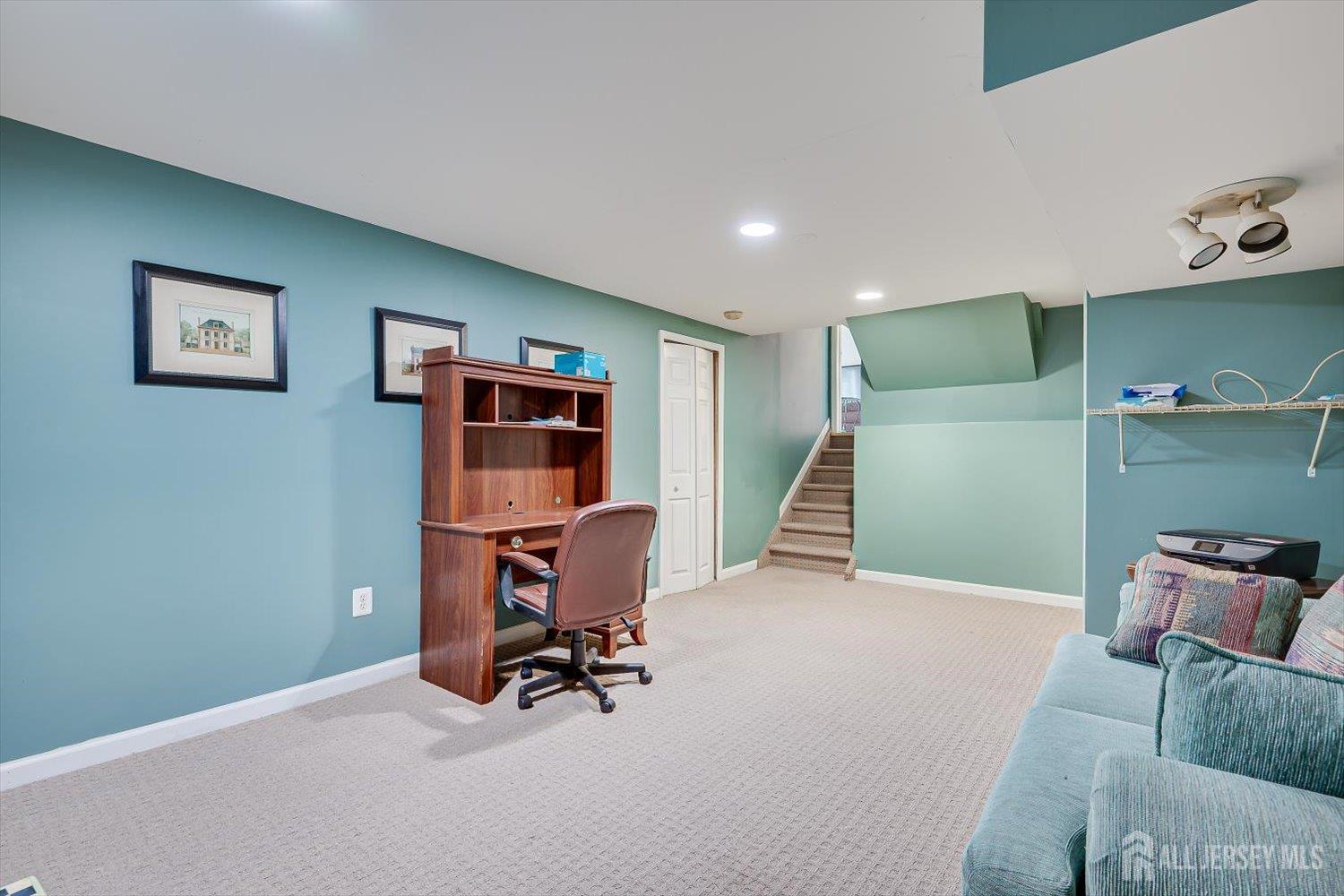 27 Eileen Way Edison NJ 08837