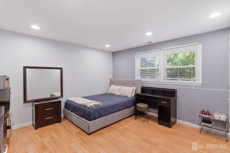 1363 E Peoria Place North Brunswick NJ 08902
