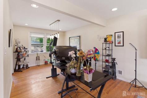 1363 E Peoria Place North Brunswick NJ 08902