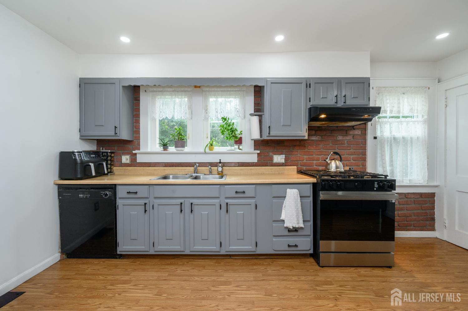 125-127 Princeton Lane North Plainfield NJ 07063