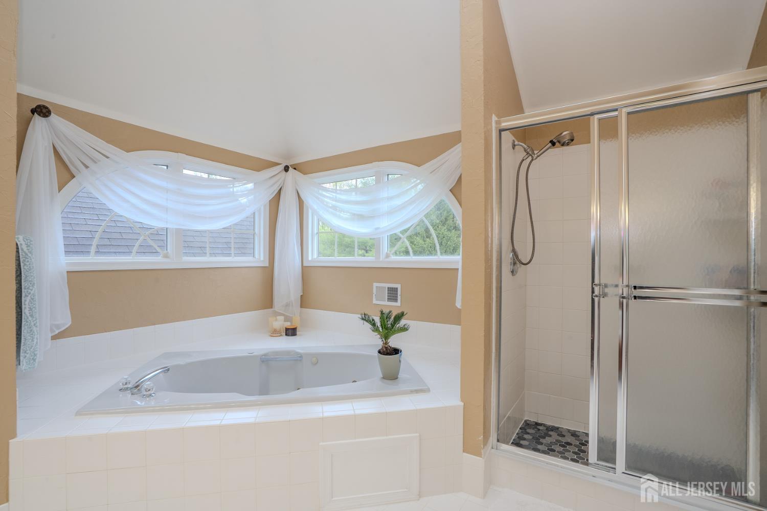 6 Bush Court West Windsor NJ 08550