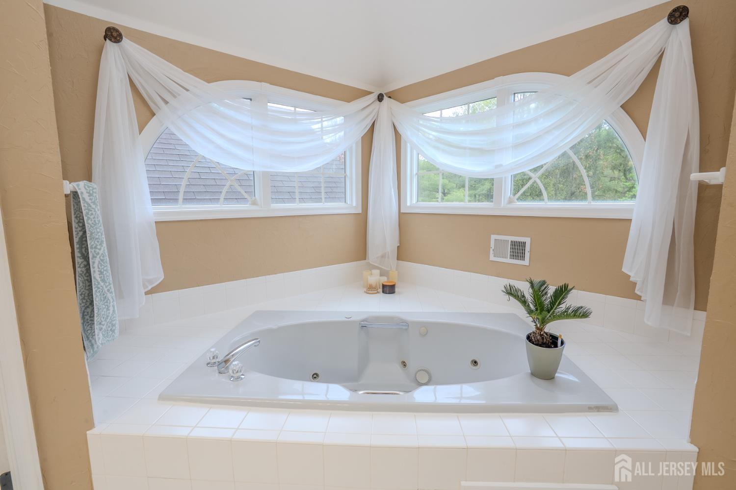 6 Bush Court West Windsor NJ 08550