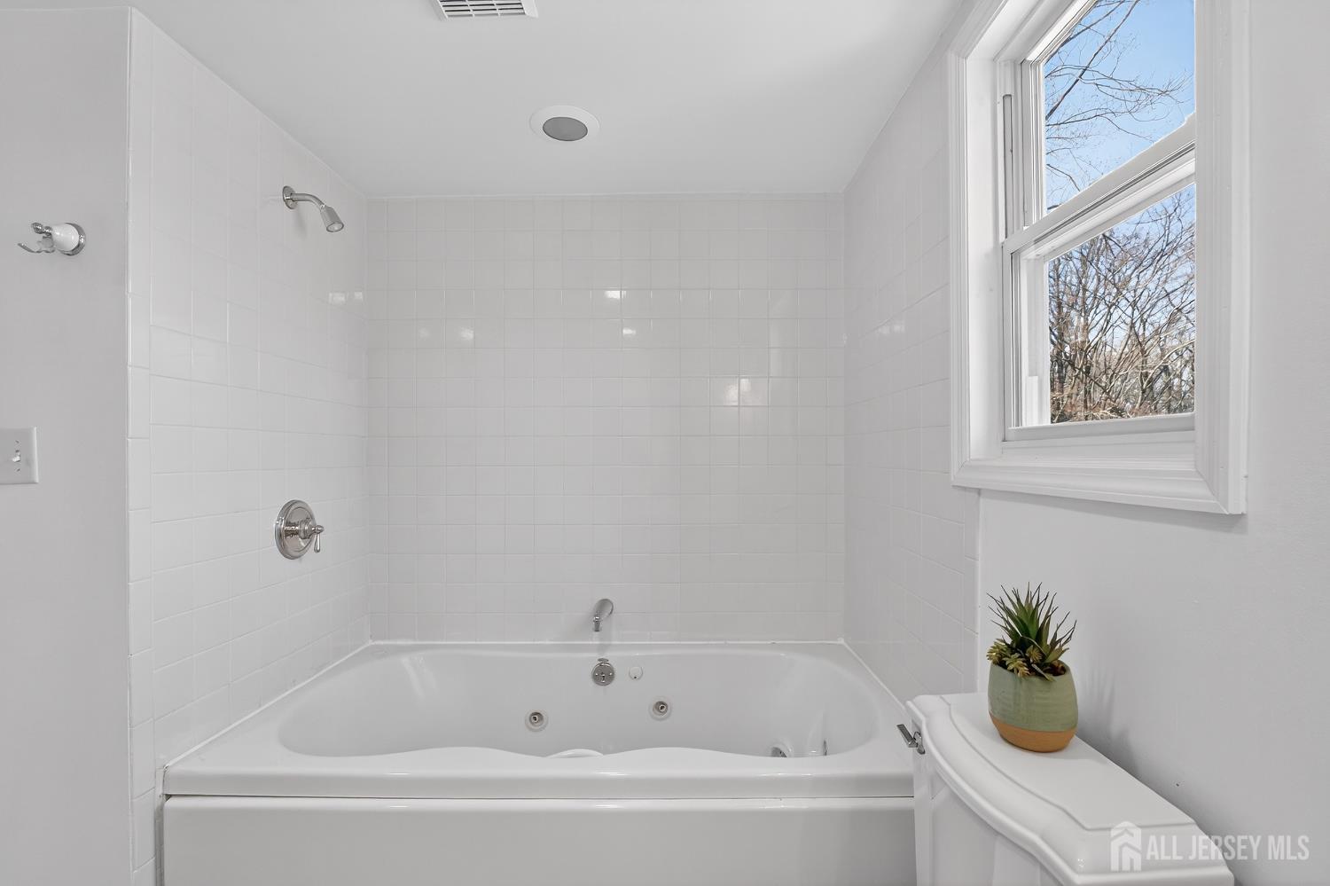 76 Telegraph Hill Road Holmdel NJ 07733