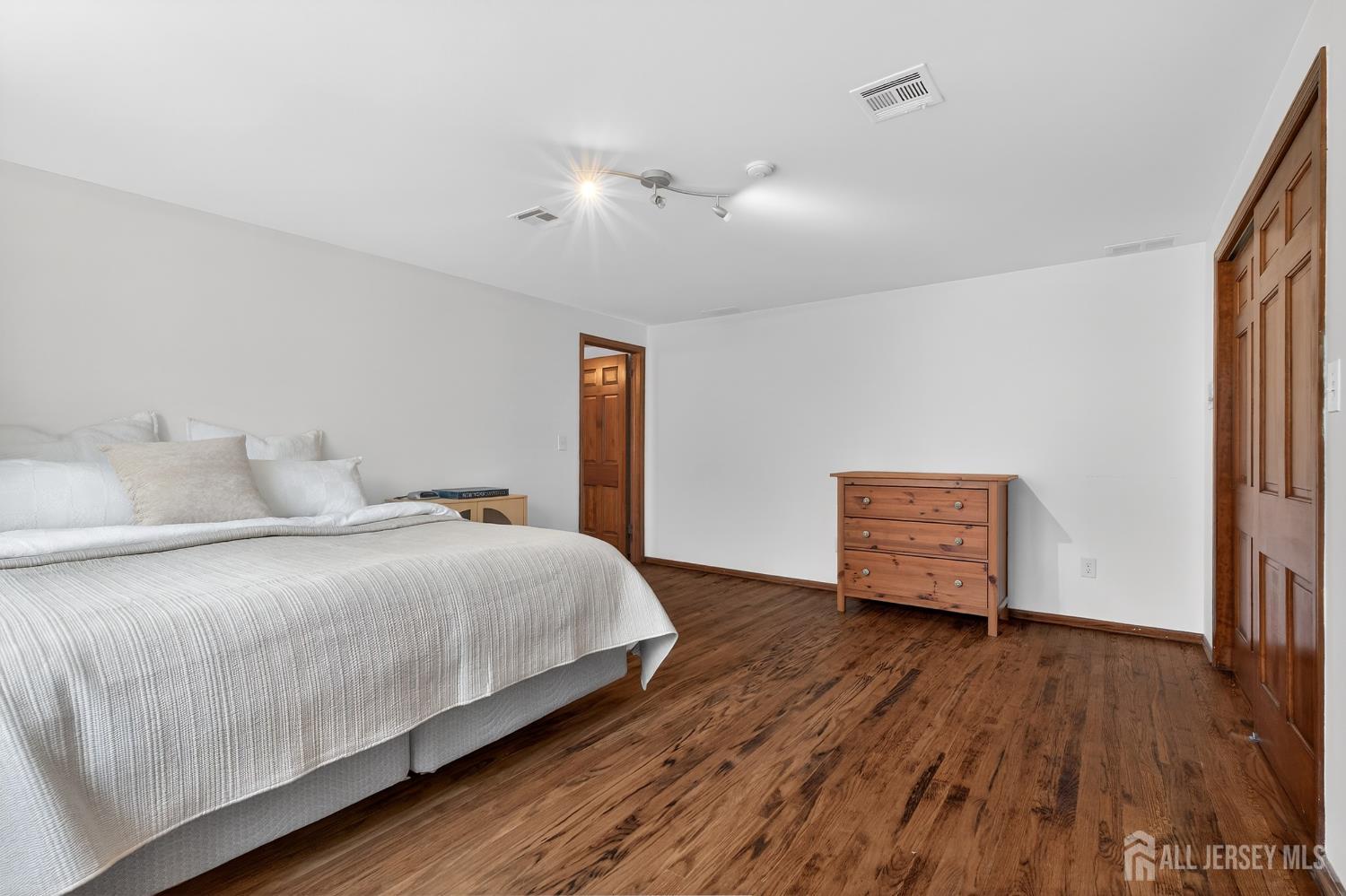 76 Telegraph Hill Road Holmdel NJ 07733
