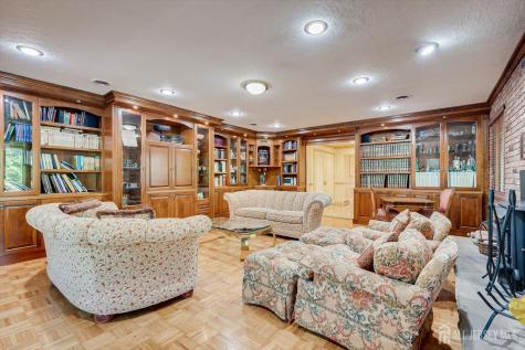 25 Marshall Drive Edison NJ 08817