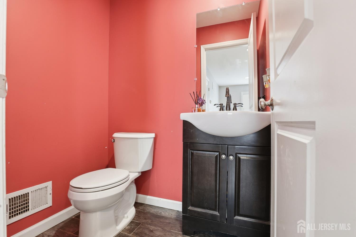 24 Campbell Avenue Edison NJ 08817