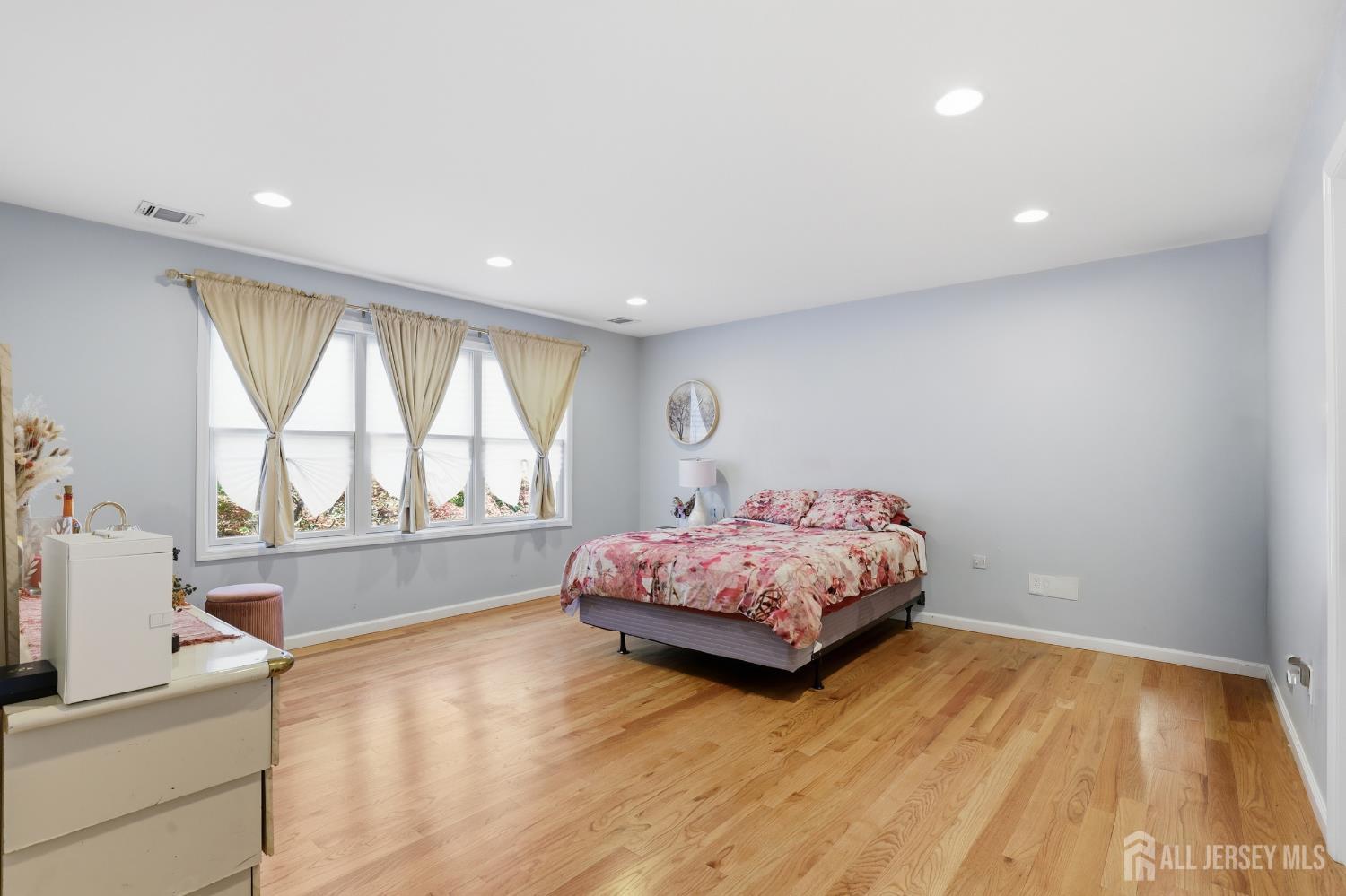 24 Campbell Avenue Edison NJ 08817