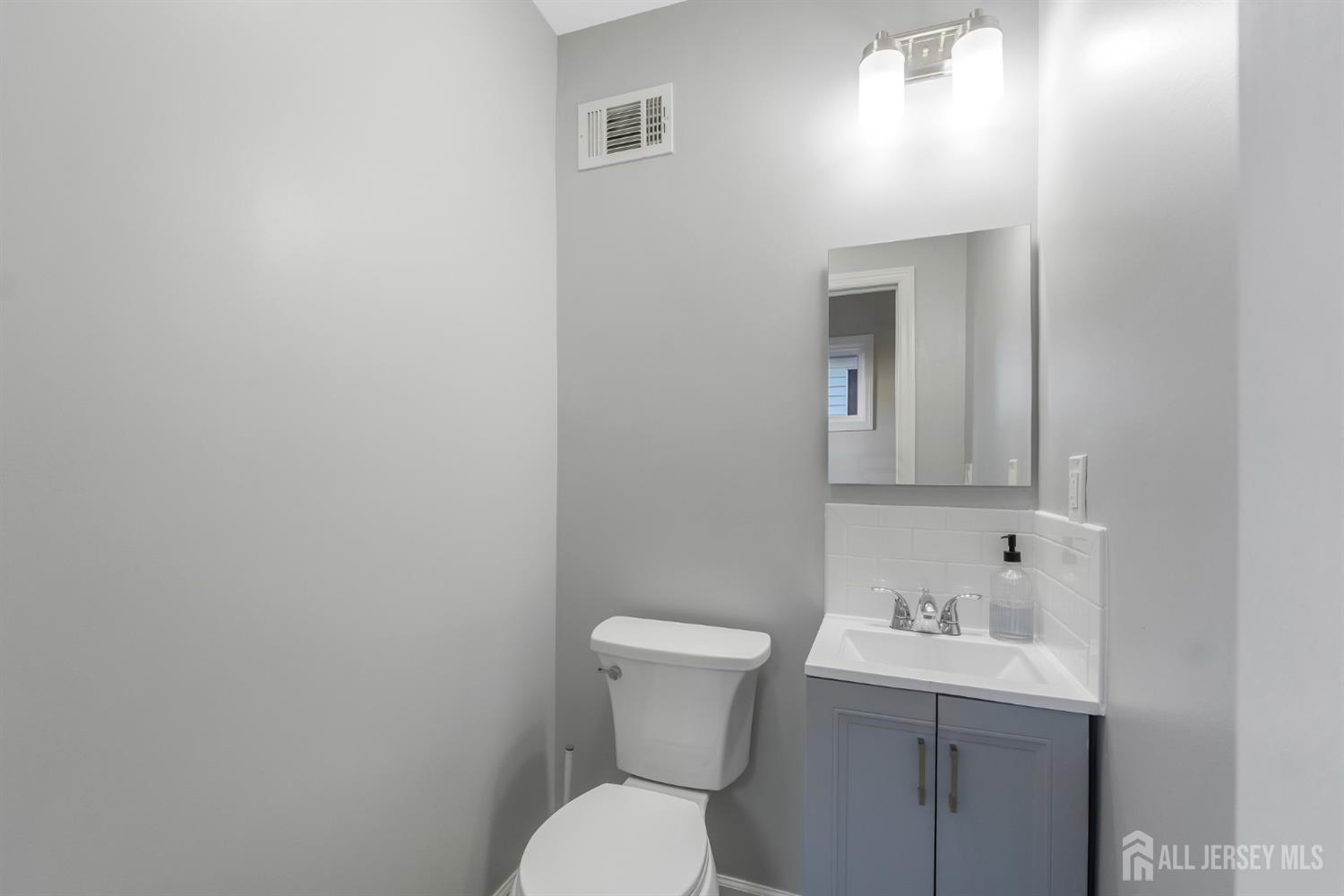 208 Walnut Street Roselle Park NJ 07204