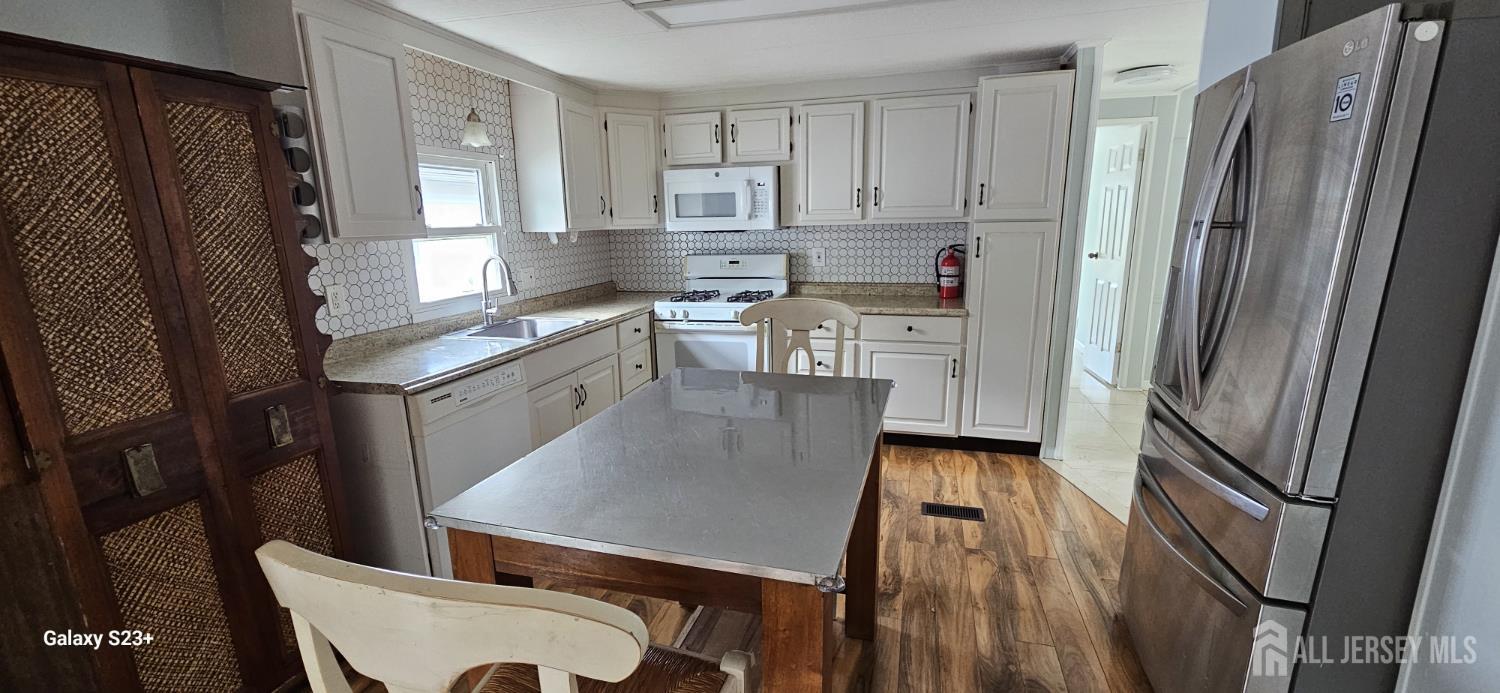68 Deer Way Manalapan NJ 07726