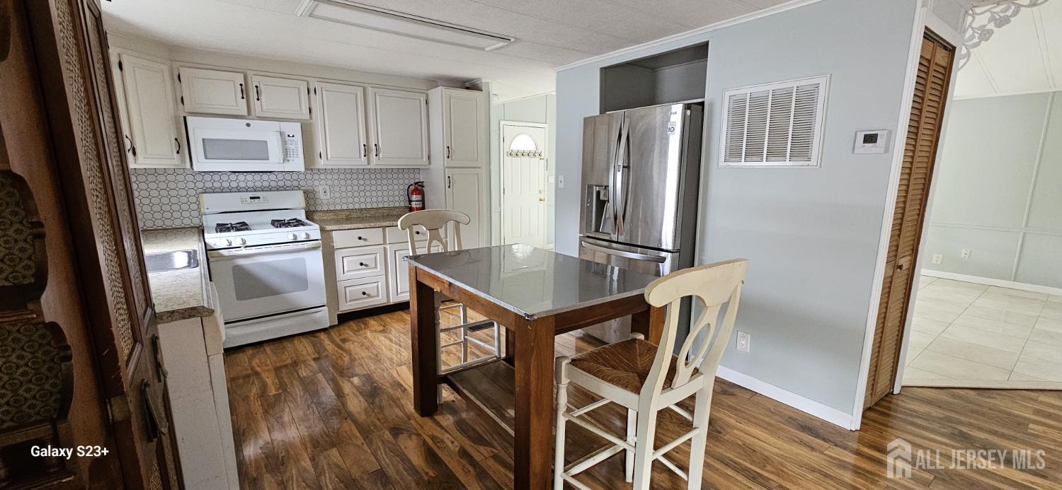 68 Deer Way Manalapan NJ 07726