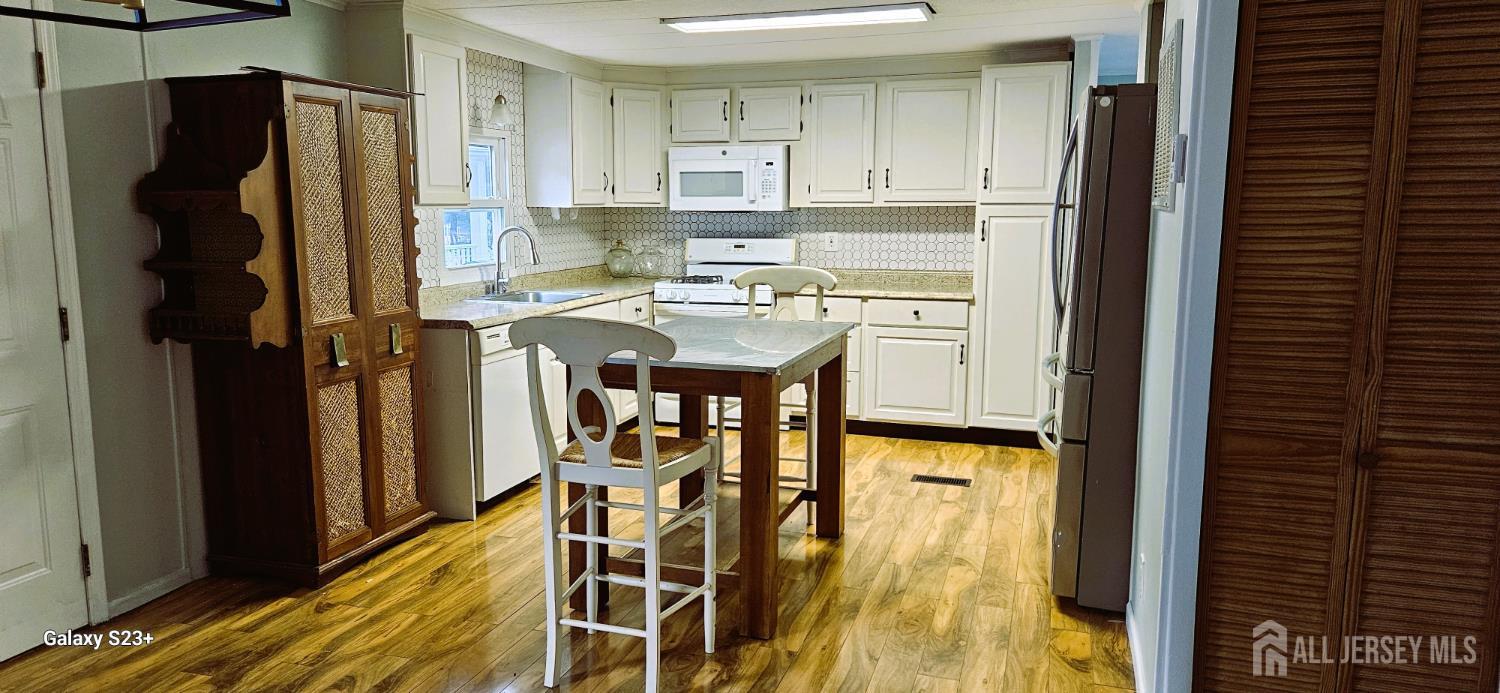 68 Deer Way Manalapan NJ 07726