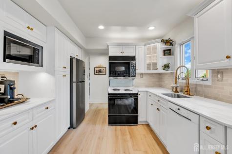 40 Icemeadow Lane Aberdeen NJ 07747