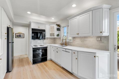 40 Icemeadow Lane Aberdeen NJ 07747