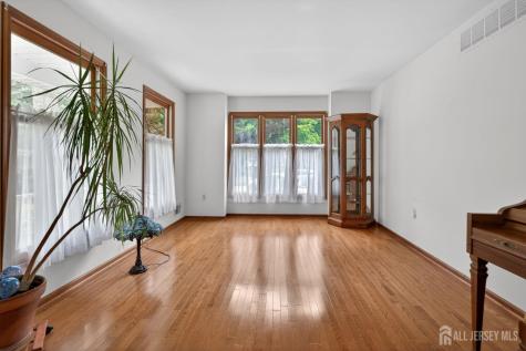7 Lake Farrington Drive North Brunswick NJ 08902
