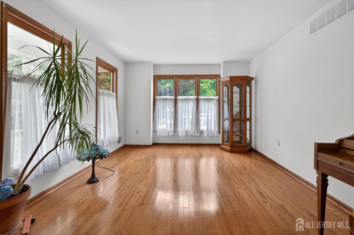 7 Lake Farrington Drive North Brunswick NJ 08902