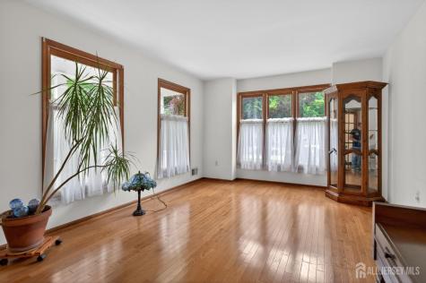 7 Lake Farrington Drive North Brunswick NJ 08902