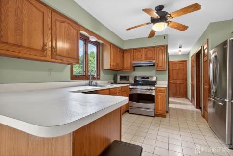 7 Lake Farrington Drive North Brunswick NJ 08902