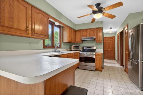 7 Lake Farrington Drive North Brunswick NJ 08902