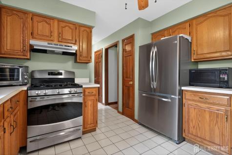 7 Lake Farrington Drive North Brunswick NJ 08902