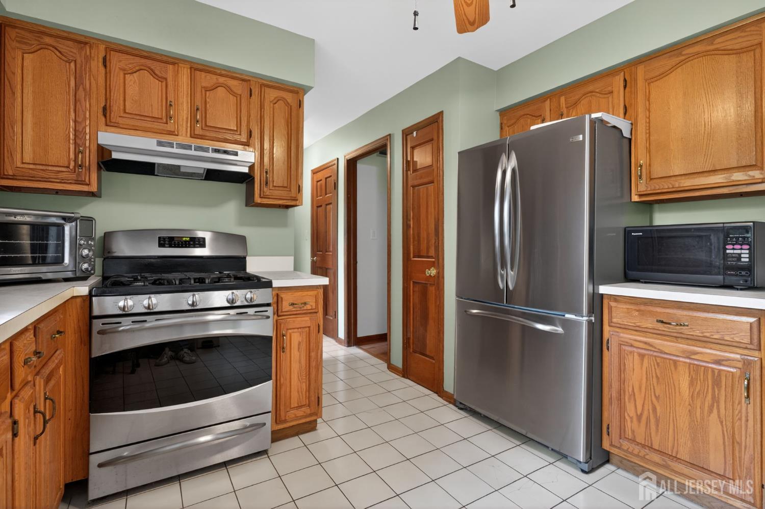 7 Lake Farrington Drive North Brunswick NJ 08902