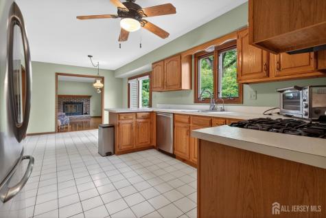 7 Lake Farrington Drive North Brunswick NJ 08902