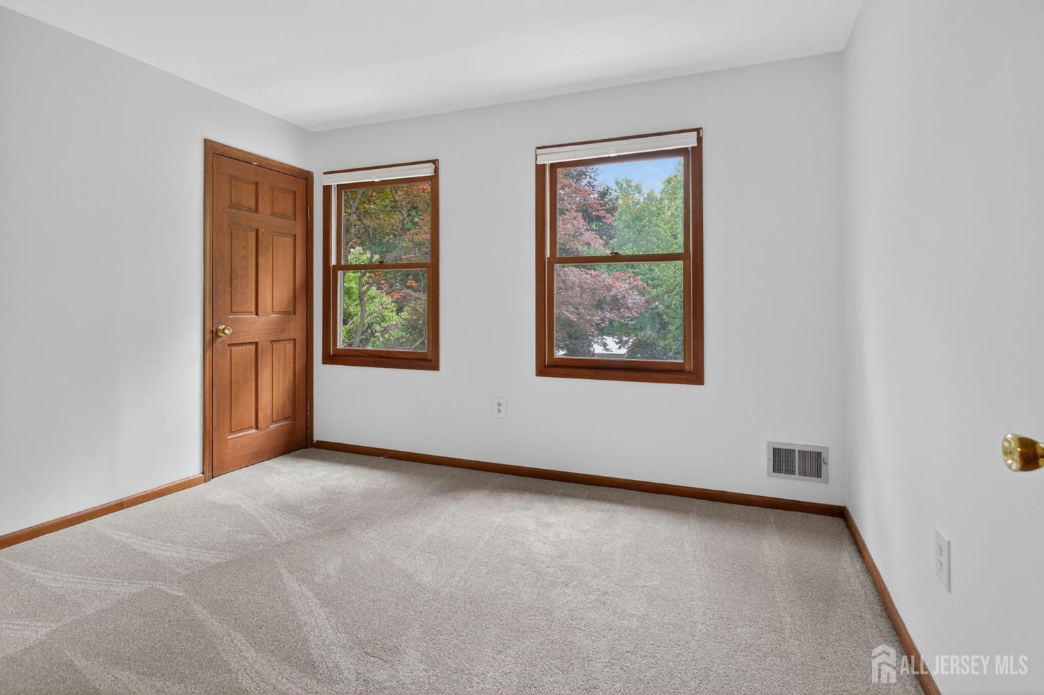 7 Lake Farrington Drive North Brunswick NJ 08902