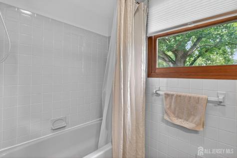 7 Lake Farrington Drive North Brunswick NJ 08902
