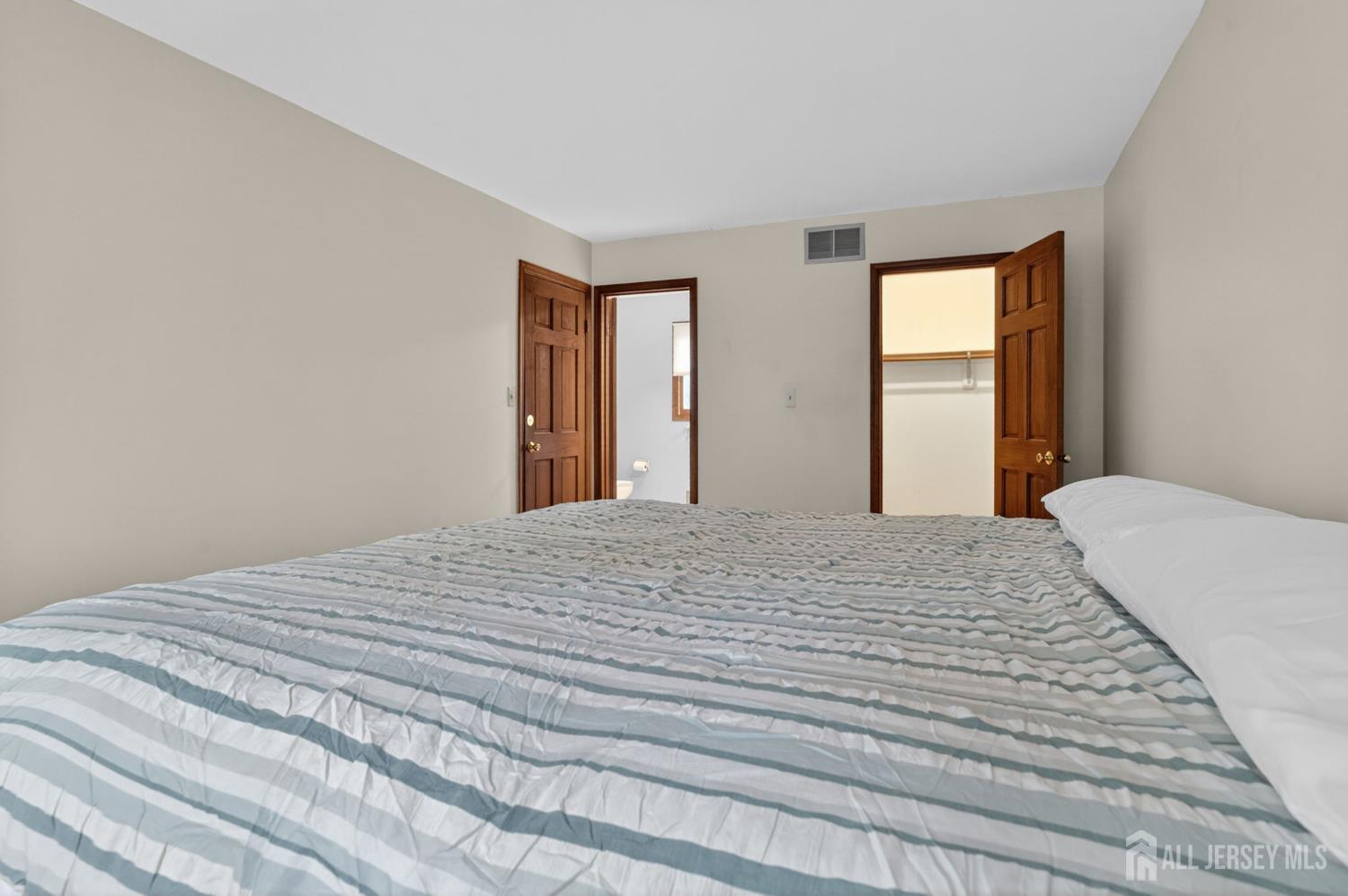 7 Lake Farrington Drive North Brunswick NJ 08902