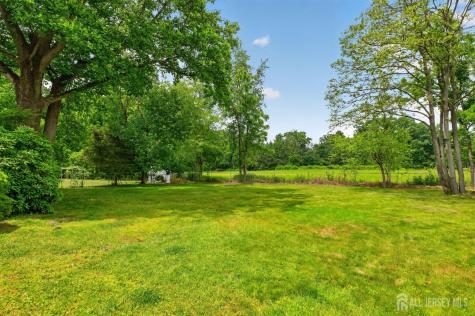7 Lake Farrington Drive North Brunswick NJ 08902