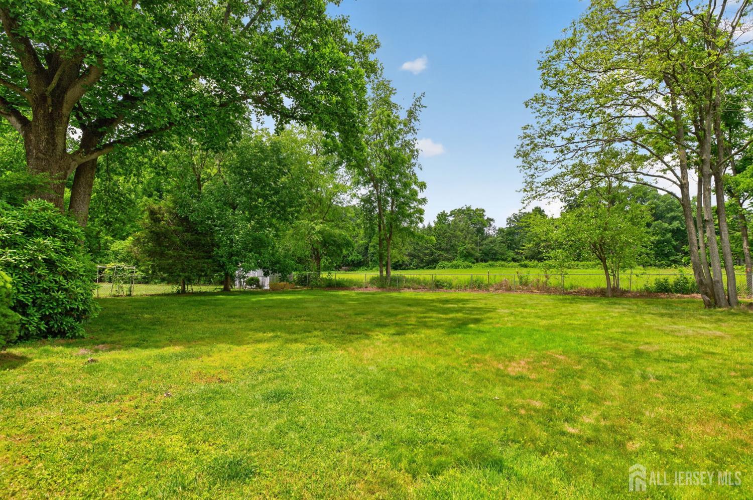 7 Lake Farrington Drive North Brunswick NJ 08902