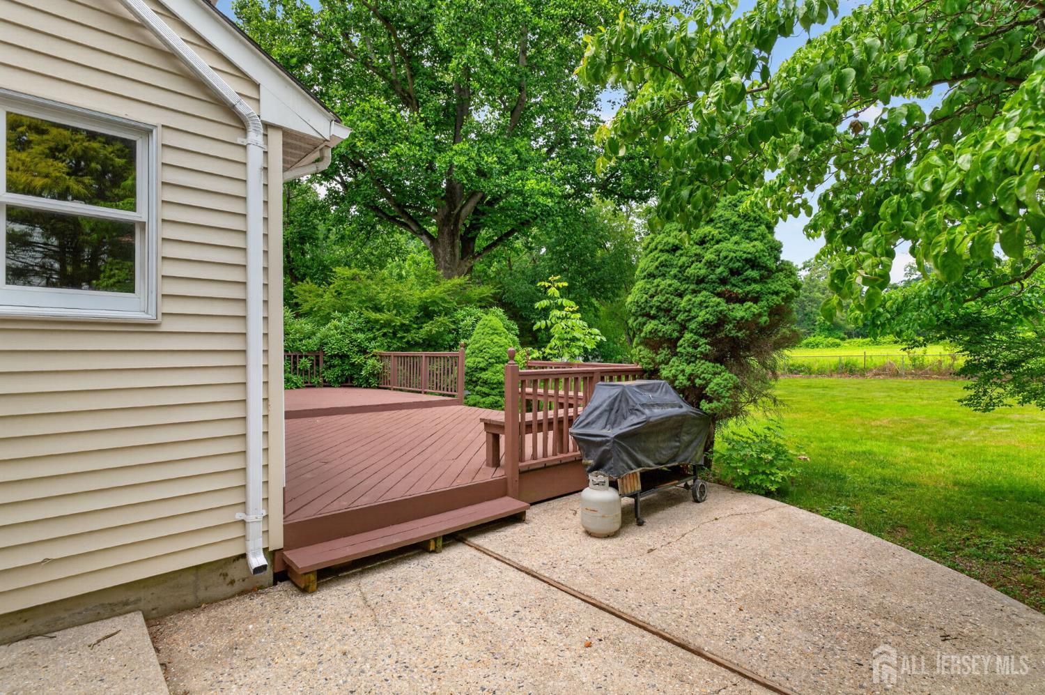 7 Lake Farrington Drive North Brunswick NJ 08902