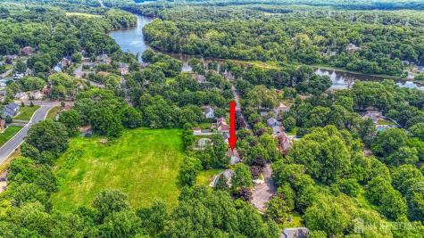 7 Lake Farrington Drive North Brunswick NJ 08902