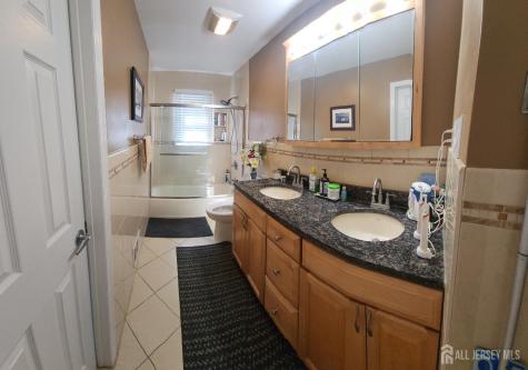 71 Rodak Circle Edison NJ 08817